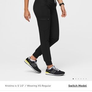 NWT ZAMORA JOGGER BLACK MEDIUM FROM FIGS inseam is 29